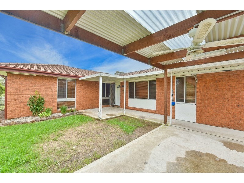 24 Chasselas Avenue, Eschol Park NSW 2558