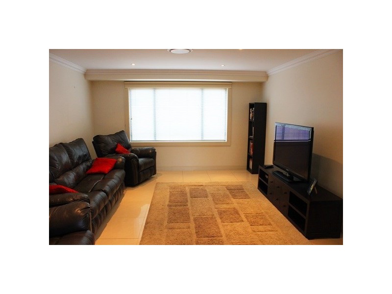 8 Border Close, Elderslie NSW 2570