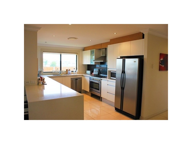 8 Border Close, Elderslie NSW 2570