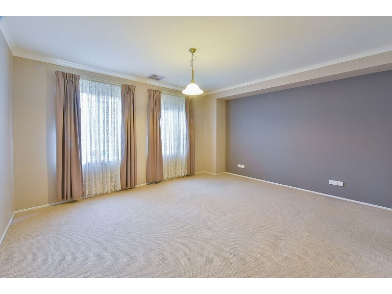 8 Claremont Circuit, Glen Alpine NSW 2560