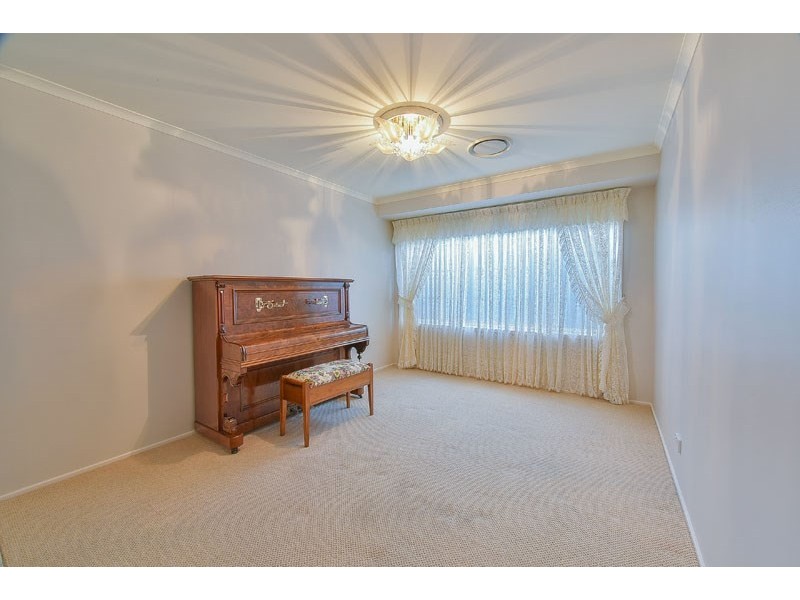 8 Claremont Circuit, Glen Alpine NSW 2560