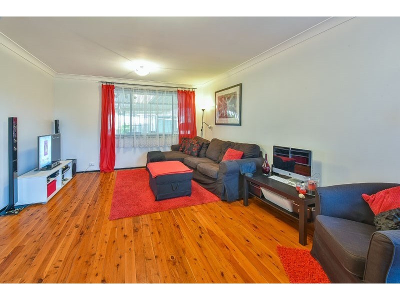 17 Demetrius Road, Rosemeadow NSW 2560