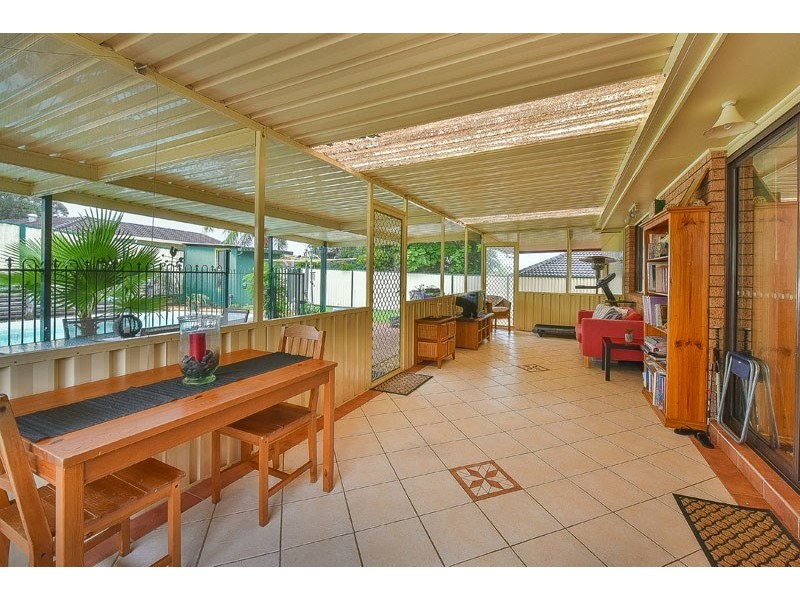 17 Demetrius Road, Rosemeadow NSW 2560