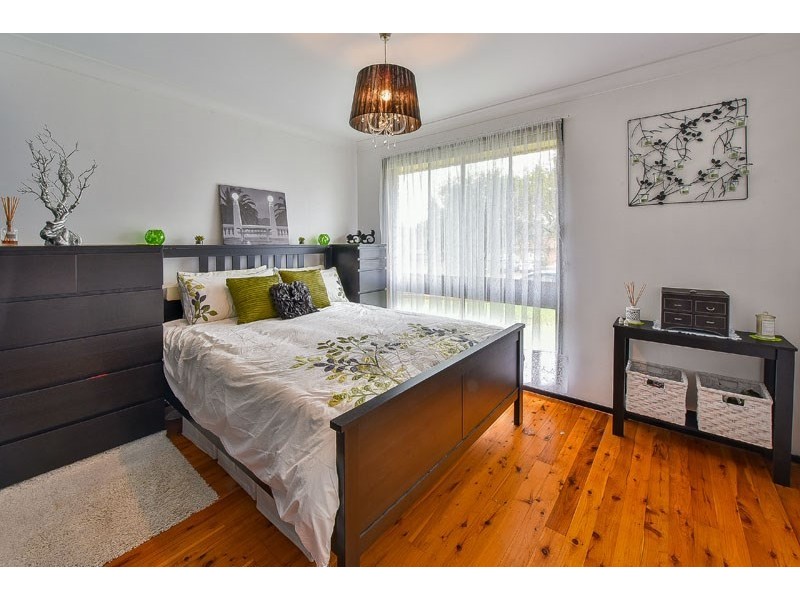 17 Demetrius Road, Rosemeadow NSW 2560