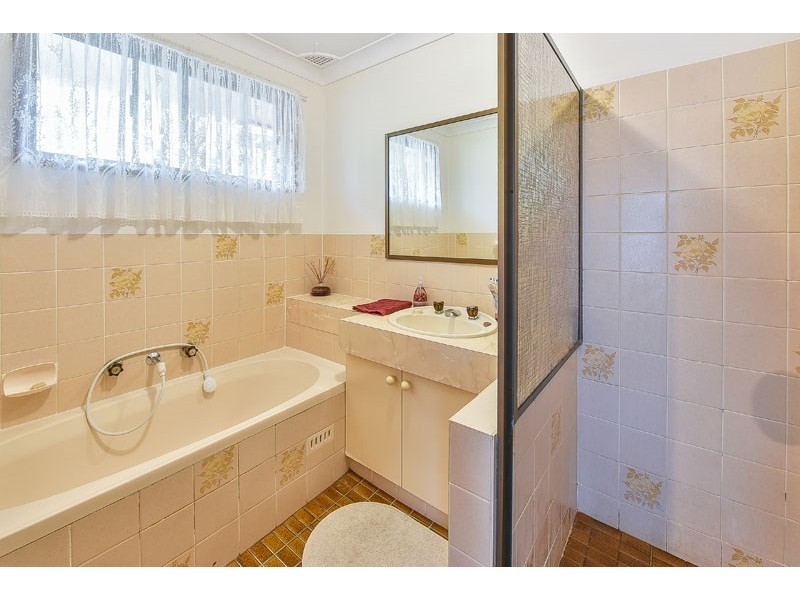 17 Demetrius Road, Rosemeadow NSW 2560