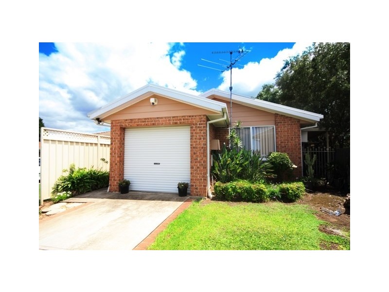 1/8 Vernon Close, Rosemeadow NSW 2560