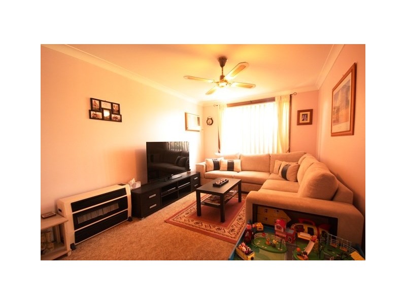 1/8 Vernon Close, Rosemeadow NSW 2560