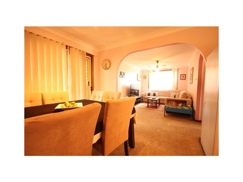 1/8 Vernon Close, Rosemeadow NSW 2560