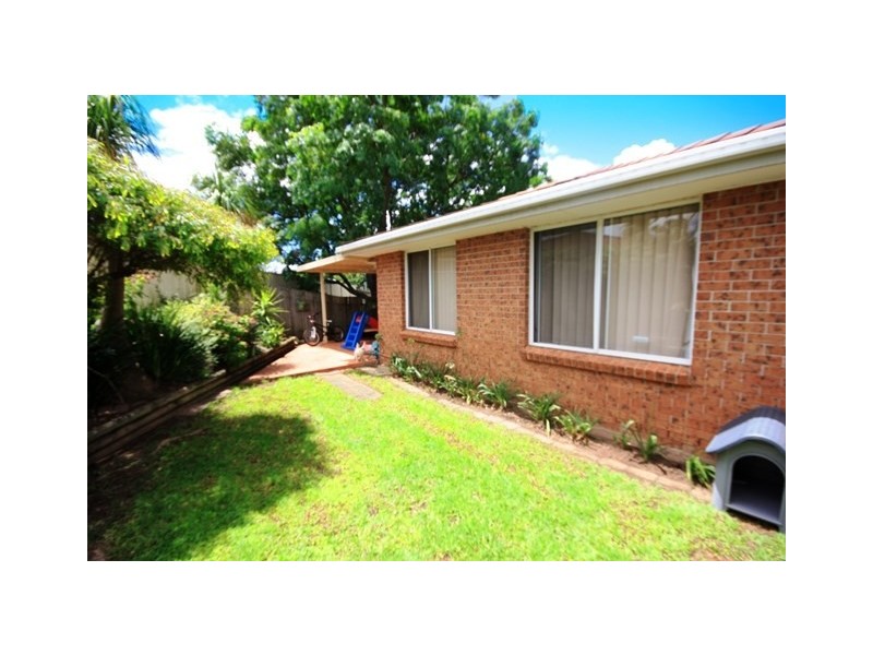 1/8 Vernon Close, Rosemeadow NSW 2560