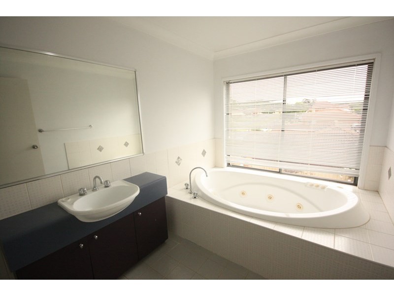 152 Englorie Park Drive, Glen Alpine NSW 2560