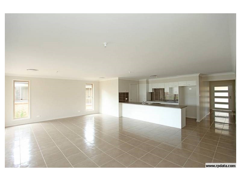 33 Tander Street, Oran Park NSW 2570