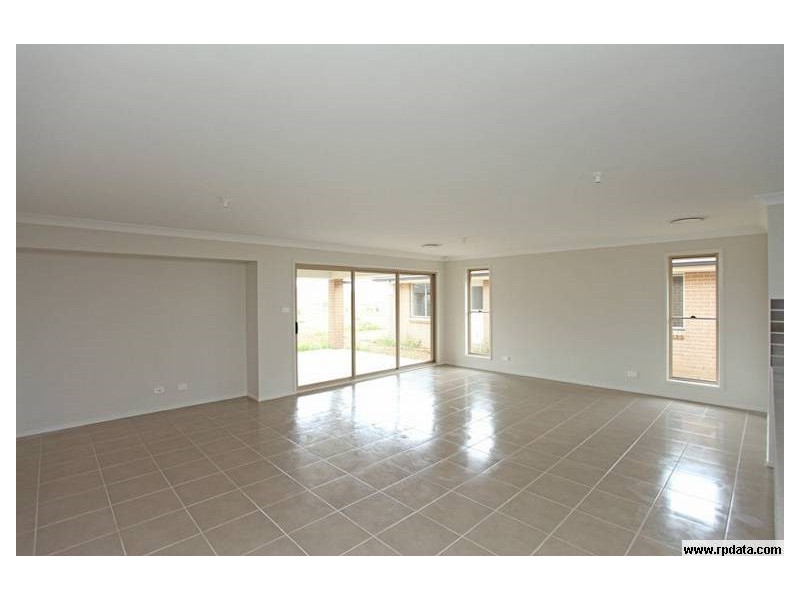 33 Tander Street, Oran Park NSW 2570