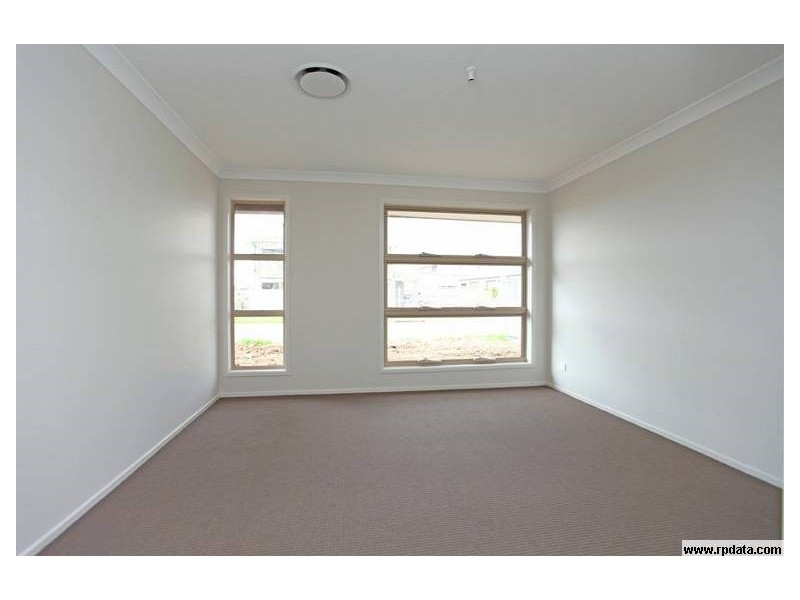 33 Tander Street, Oran Park NSW 2570