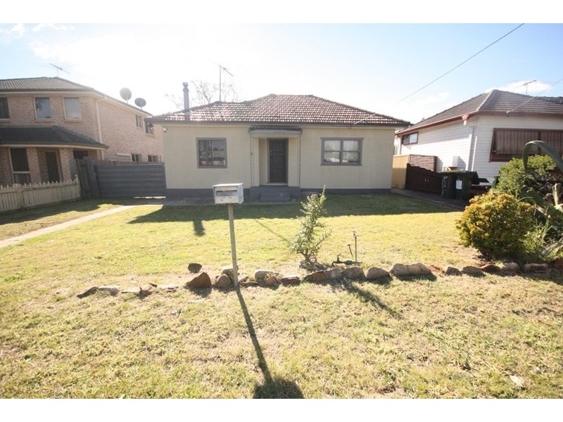 9 Hughes Street, Leumeah NSW 2560