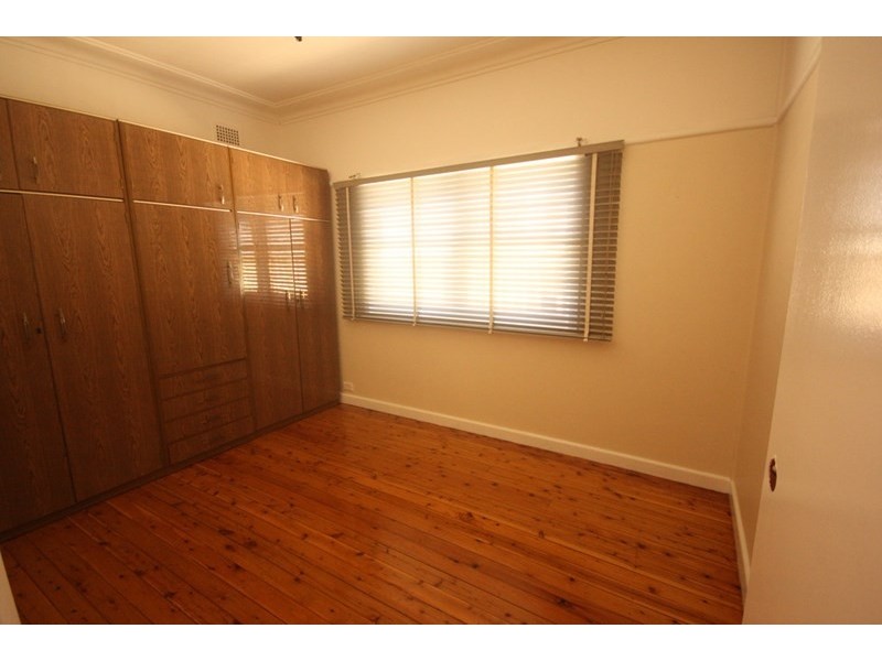 9 Hughes Street, Leumeah NSW 2560