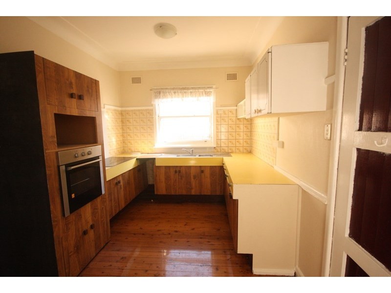 9 Hughes Street, Leumeah NSW 2560