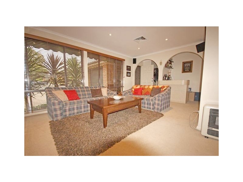 9 Dundee Place, St Andrews NSW 2566
