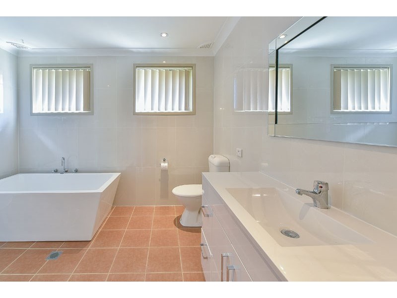 206 Eagleview Road, Minto NSW 2566