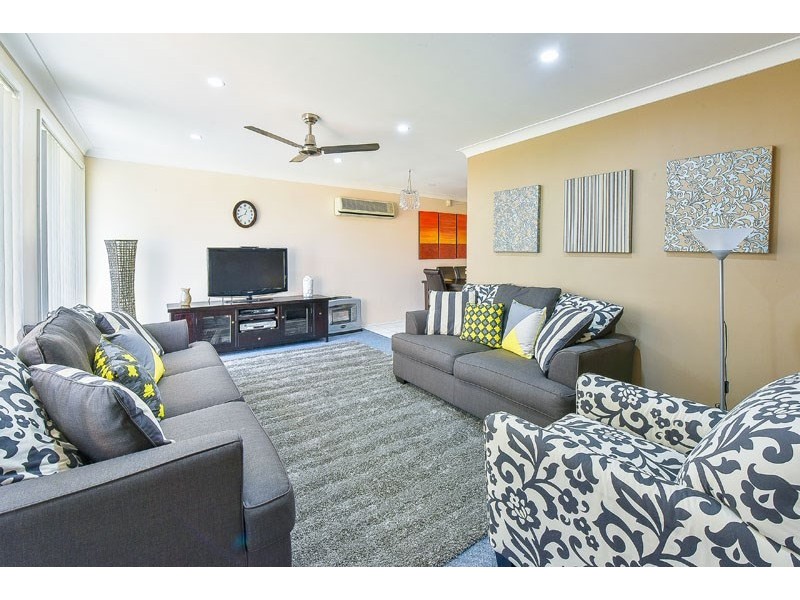 73 St Helens Park Drive, St Helens Park NSW 2560