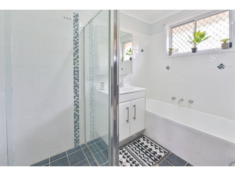73 St Helens Park Drive, St Helens Park NSW 2560