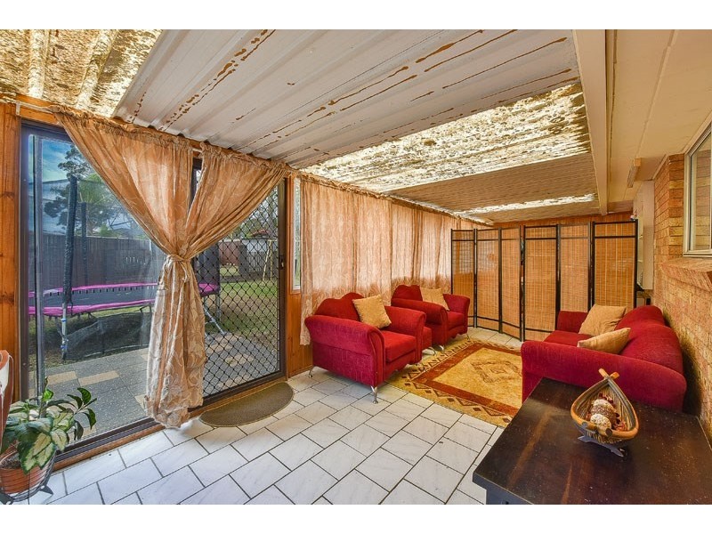 73 St Helens Park Drive, St Helens Park NSW 2560