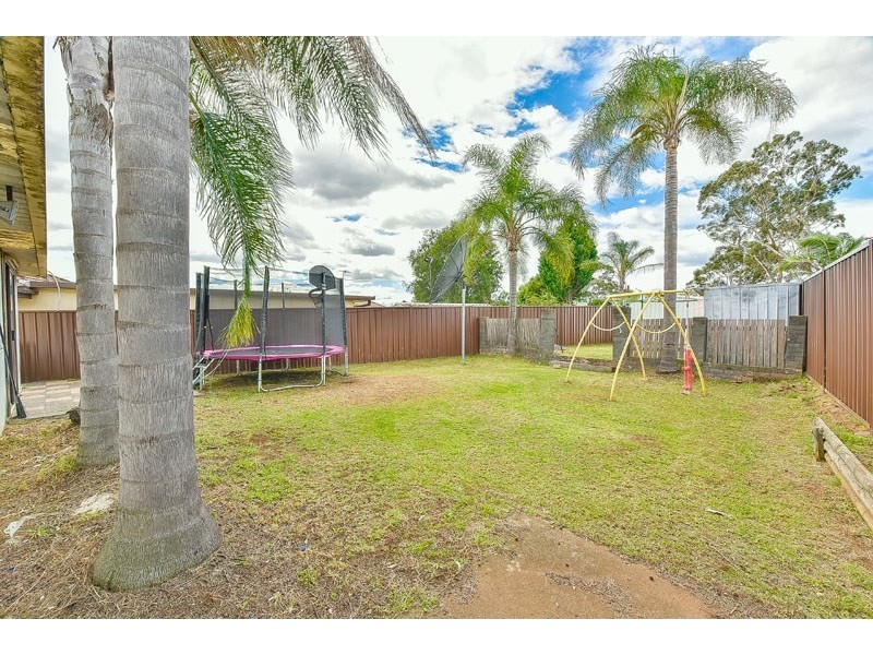 73 St Helens Park Drive, St Helens Park NSW 2560