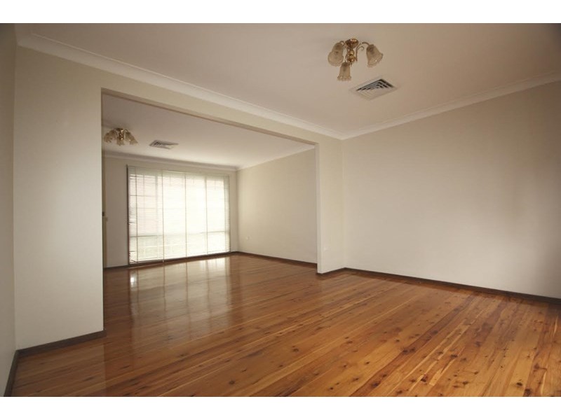 9 Warriewood Road, Woodbine NSW 2560