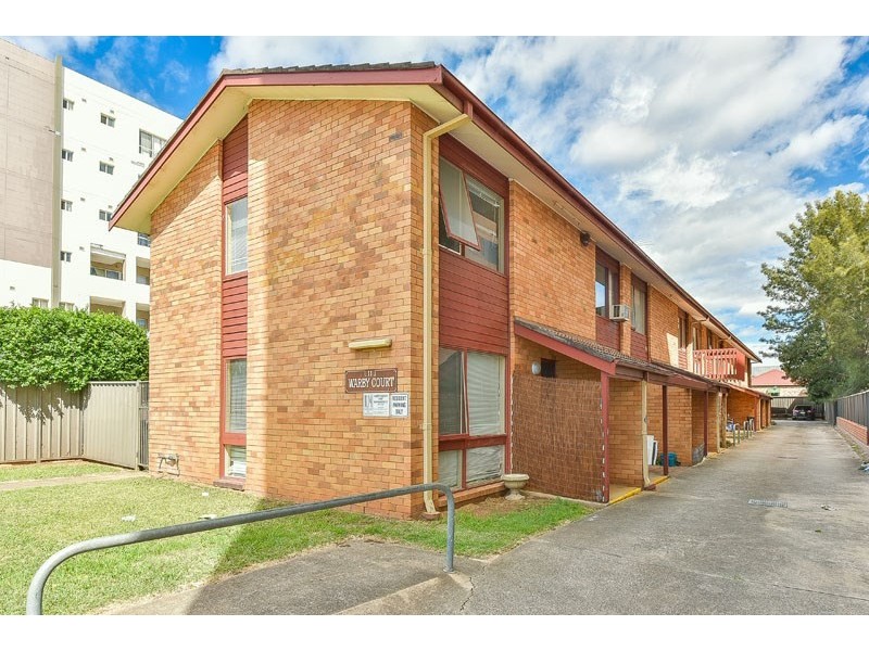 2/11 Warby Street, Campbelltown NSW 2560