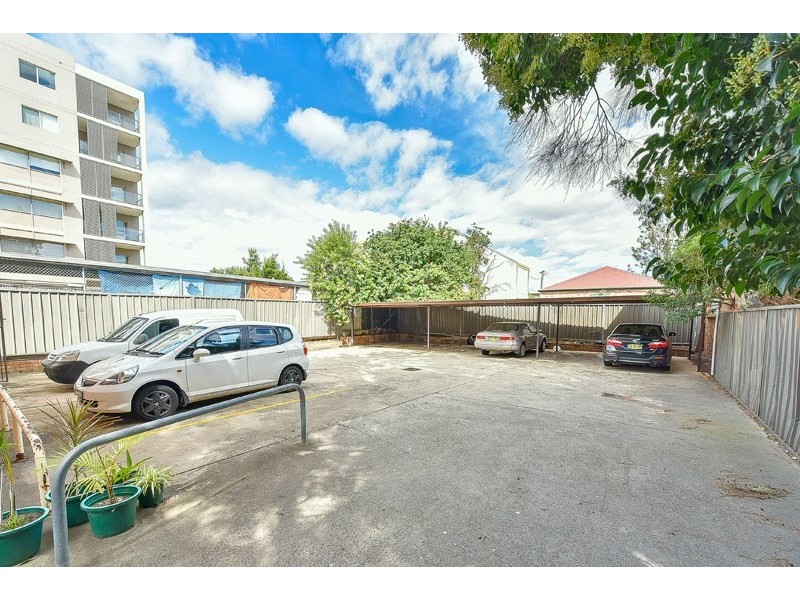2/11 Warby Street, Campbelltown NSW 2560