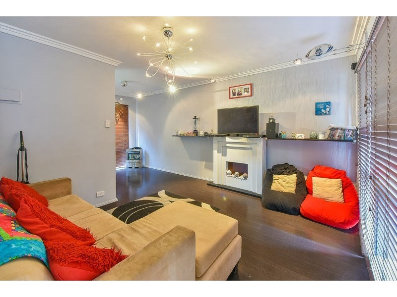 2/11 Warby Street, Campbelltown NSW 2560