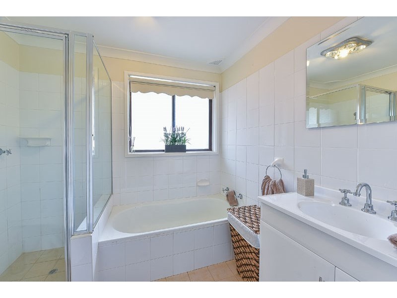 5 Glenbrook Place, The Oaks NSW 2570