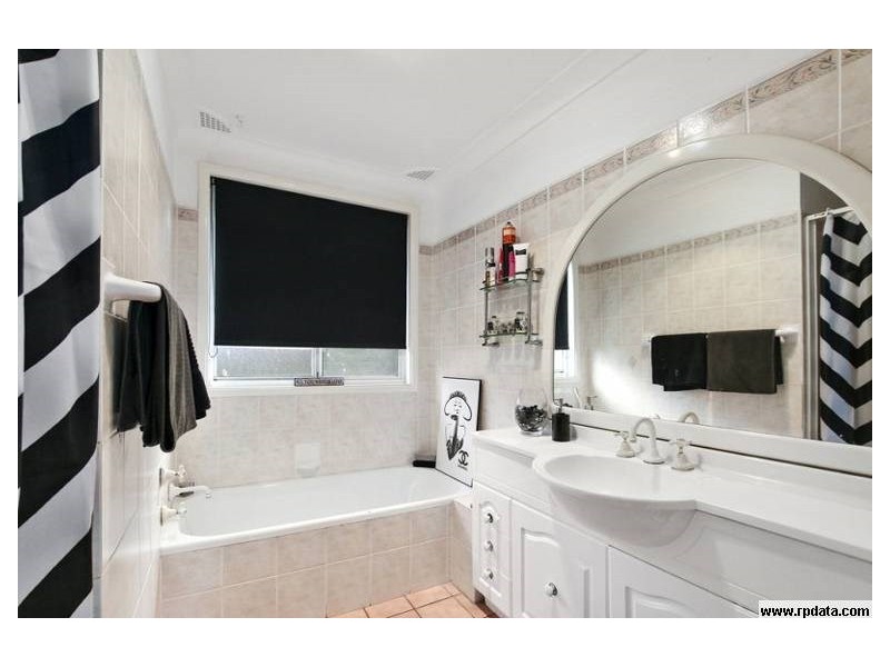 3 Traminer Place, Eschol Park NSW 2558