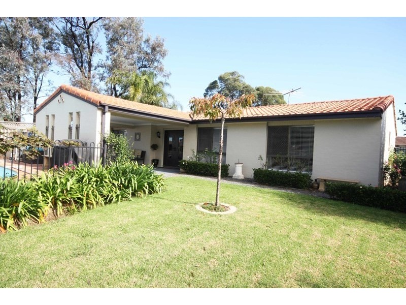 12 Alabaster Place, Eagle Vale NSW 2558