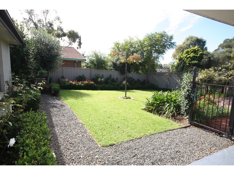 12 Alabaster Place, Eagle Vale NSW 2558