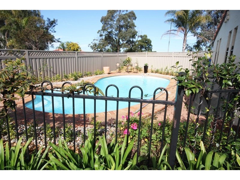 12 Alabaster Place, Eagle Vale NSW 2558