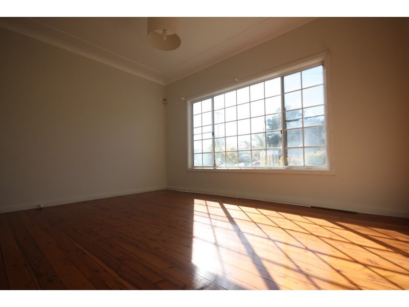 39 Hoddle Avenue, Campbelltown NSW 2560