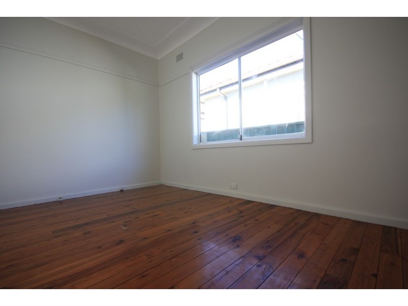 39 Hoddle Avenue, Campbelltown NSW 2560
