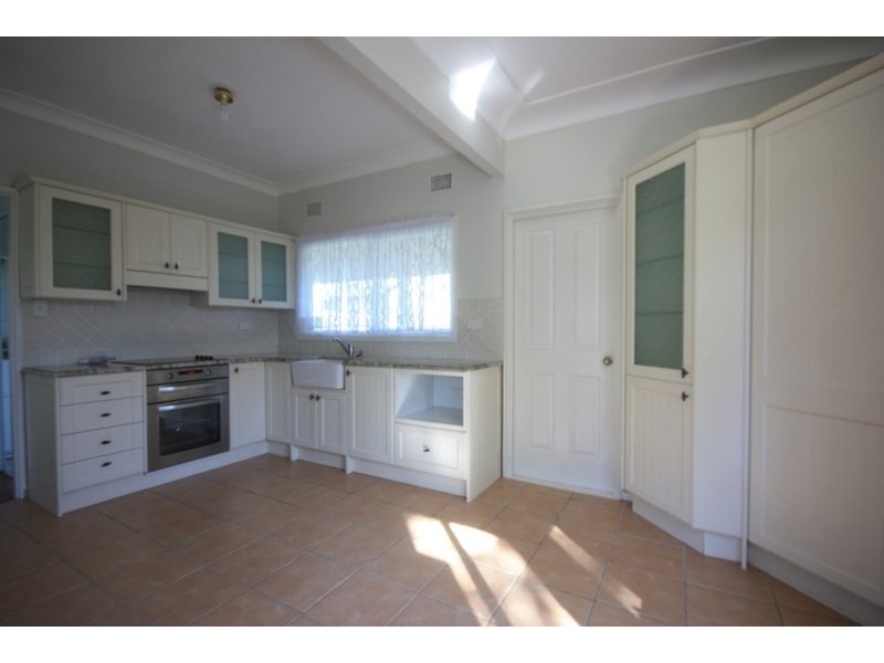 39 Hoddle Avenue, Campbelltown NSW 2560