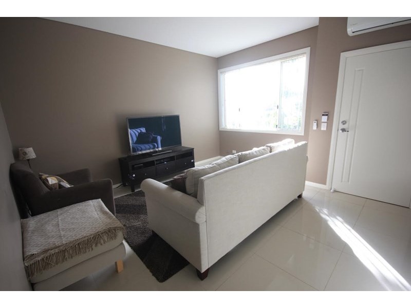 8/221a Waterworth Drive, Mount Annan NSW 2567