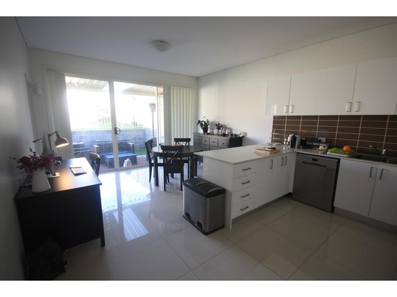 8/221a Waterworth Drive, Mount Annan NSW 2567