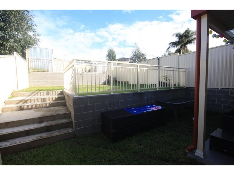 8/221a Waterworth Drive, Mount Annan NSW 2567