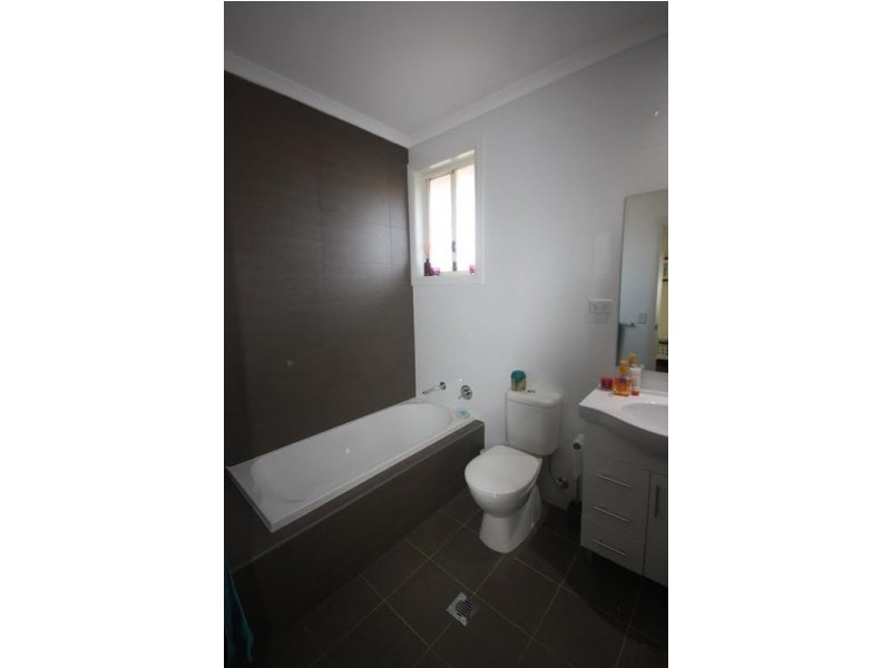 8/221a Waterworth Drive, Mount Annan NSW 2567