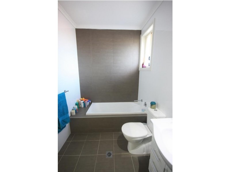 8/221a Waterworth Drive, Mount Annan NSW 2567