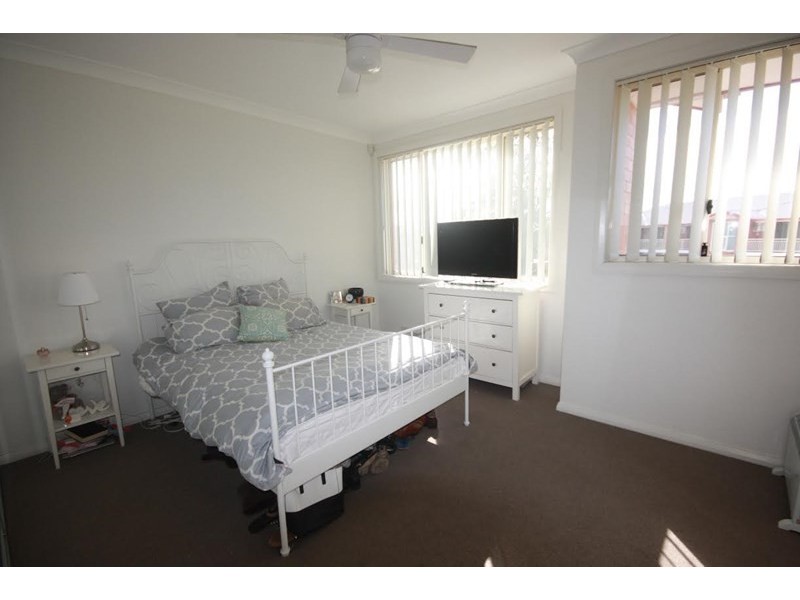 8/221a Waterworth Drive, Mount Annan NSW 2567