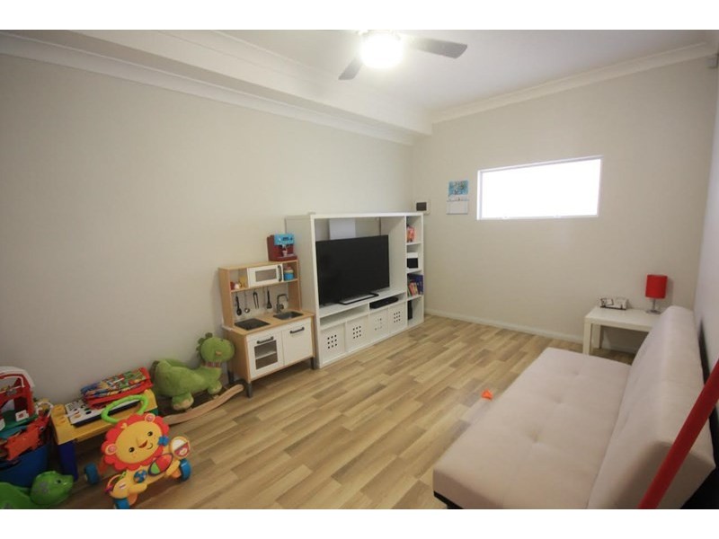 8/221a Waterworth Drive, Mount Annan NSW 2567