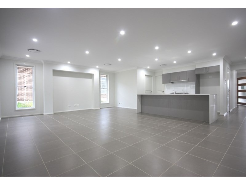 9 Finlay Street, Oran Park NSW 2570