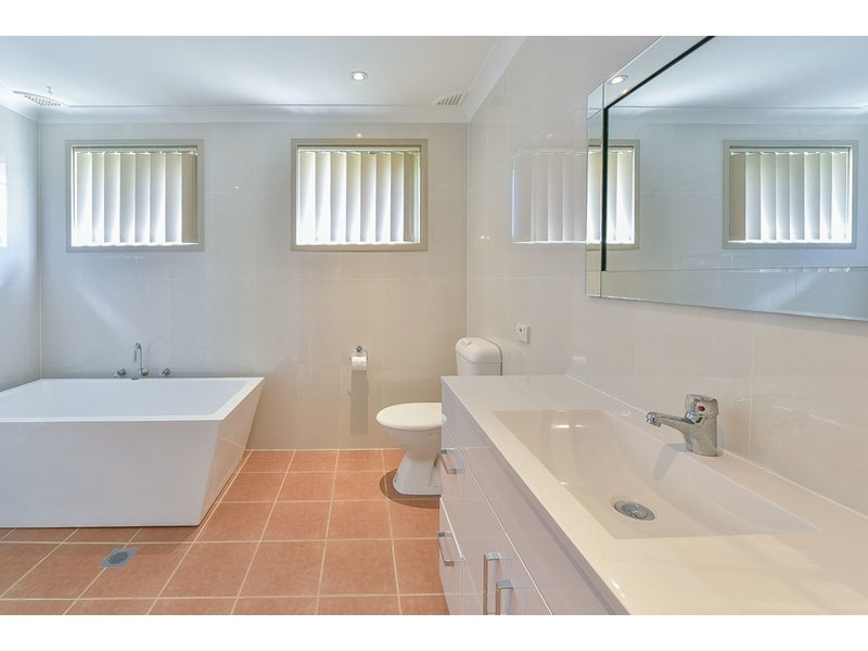 206 Eagleview Road, Minto NSW 2566