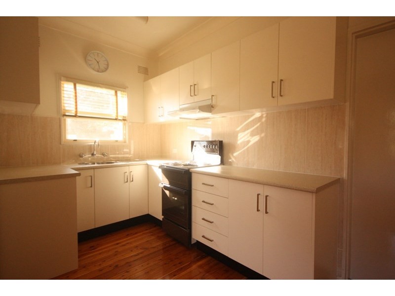 90 Hoddle Avenue, Campbelltown NSW 2560