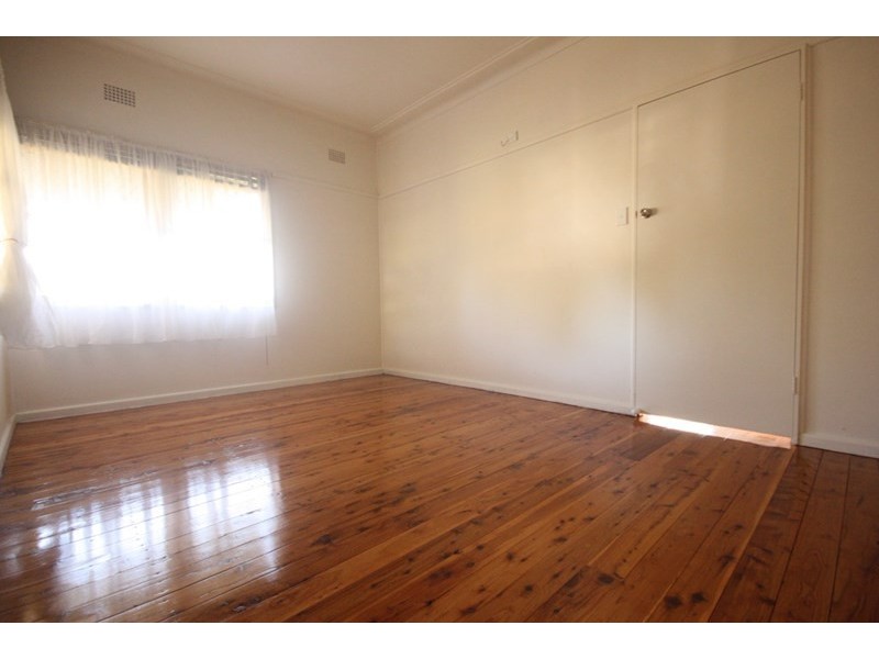 90 Hoddle Avenue, Campbelltown NSW 2560