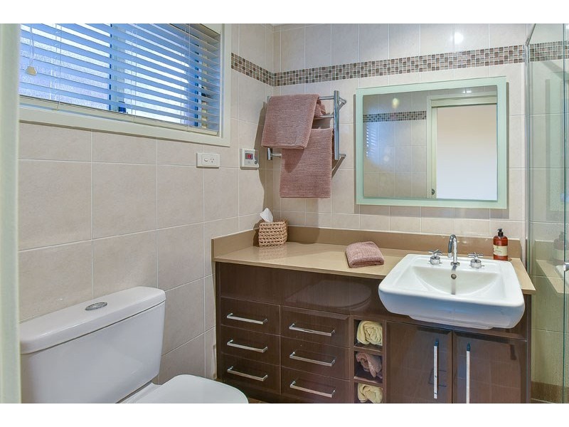 6 Swiveller Close, Ambarvale NSW 2560